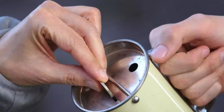 Schwere Zeiten für gemeinnützige Organisationen: Die Ausgabefreudigkeit privater Spender geht zurück, 2019 gab es rund eine Million weniger Spender. Foto: picture alliance / dpa
