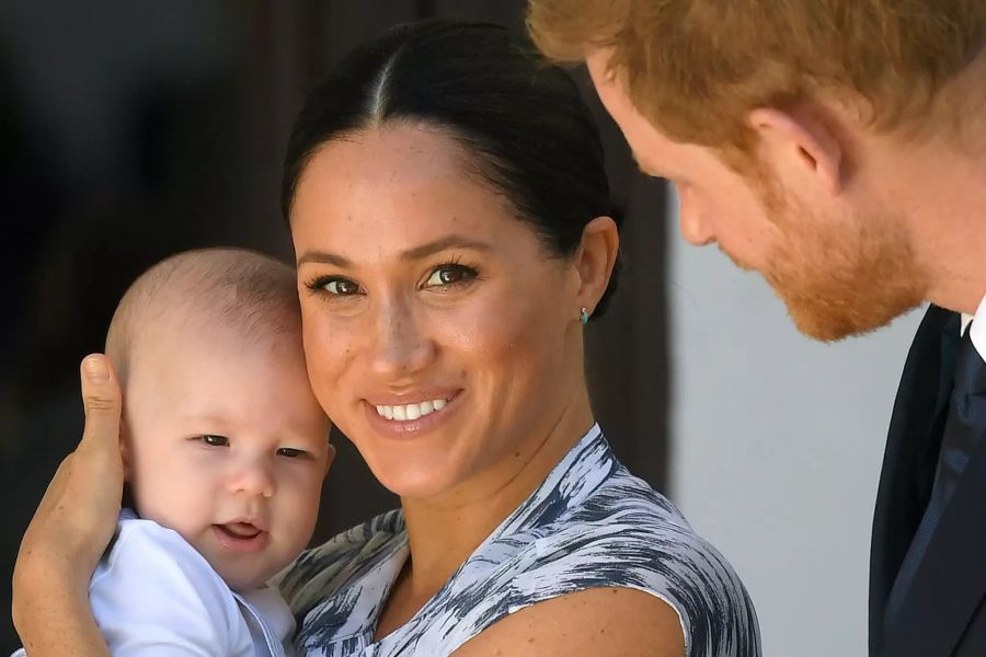 Prinz Harry, Meghan Markle und Archie. Ihre neue Charity-Organisation benannten beide nach ihrem Sohn.