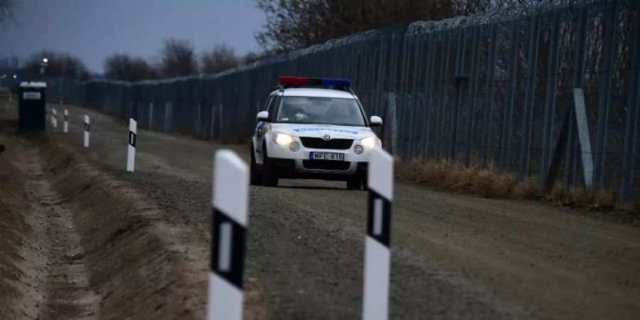 Ungarisch-serbische Grenze nahe des Ortes Röszke