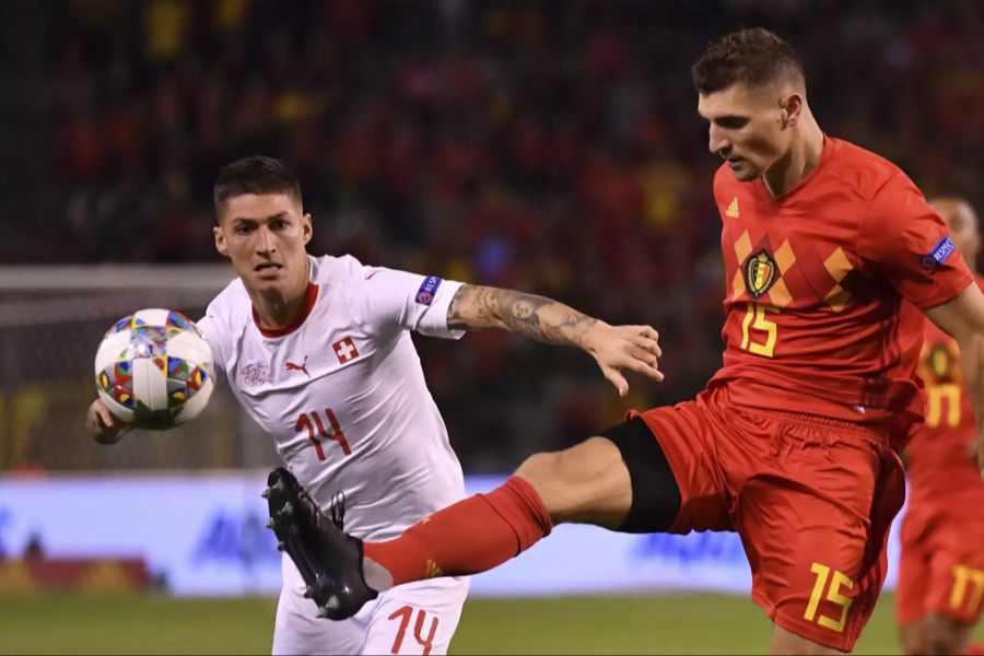 Meunier im Duell in der Nations League mit dem Schweizer Steven Zuber.