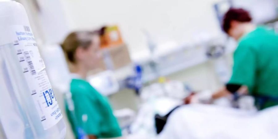 Hitze kann nicht nur den Blutdruck verändern, sondern auch die Wundheilung gefährden. Kliniken und Pflegeheime sollten daher gut klimatisiert sein. Foto: Sven Hoppe/dpa