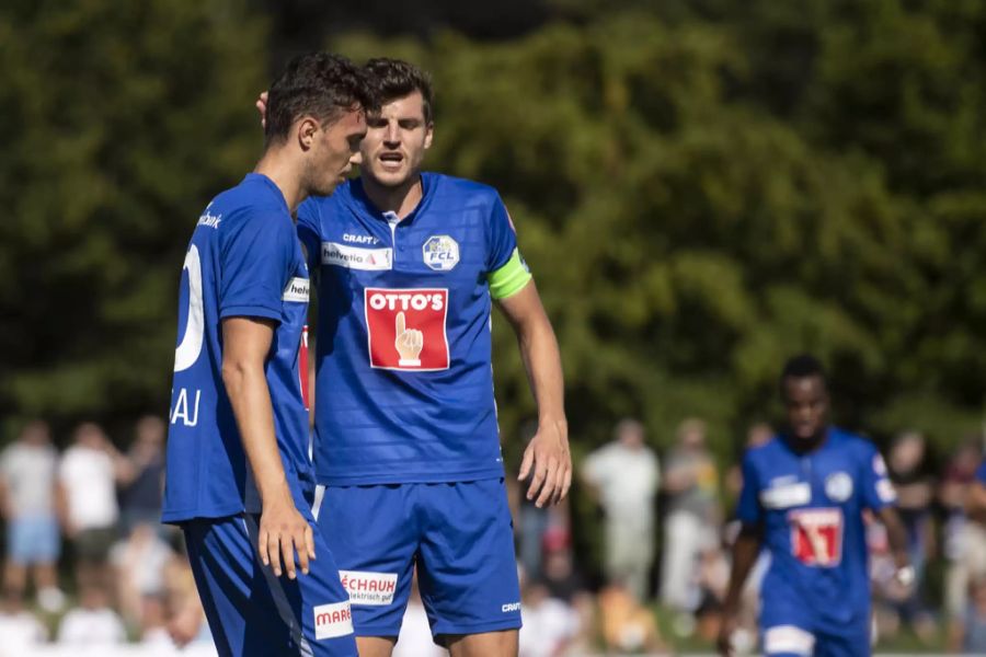 Shkelqim Demhasaj (links) im Gespräch mit Mitspieler Pascal Schürpf.