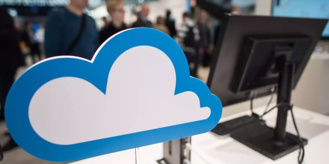 Eine Wolke, Symbol für Cloud-Dienste, aufgenommen an einem Messestand in Hannover (Niedersachsen). Cloud Computing Cancom