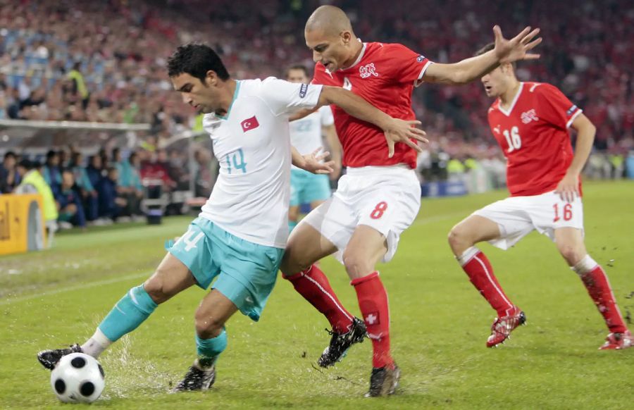 Im zweiten Gruppenspiel bezwang Terim mit seiner Mannschaft auch die Schweiz. In der legendären «Wasserschlacht» gewannen die Türken mit 2:1 und sorgten dafür, dass die Schweiz vorzeitig ausschied.