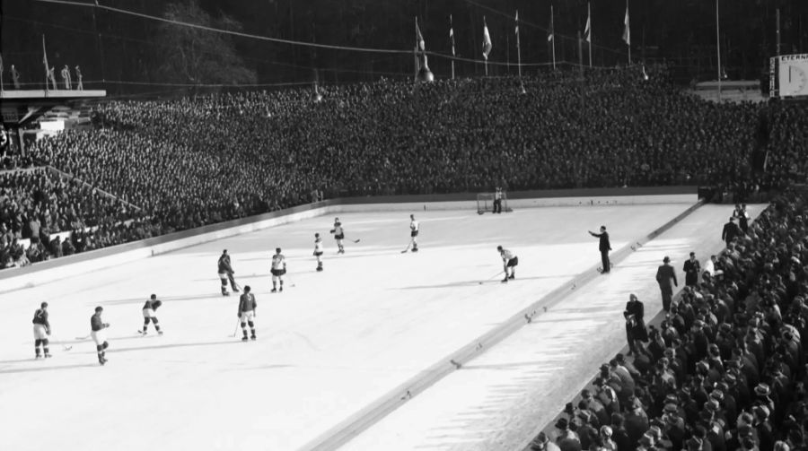 1939 findet die letzte Eishockey WM vor der Kriegsunterbrechung in Basel und Zürich statt.