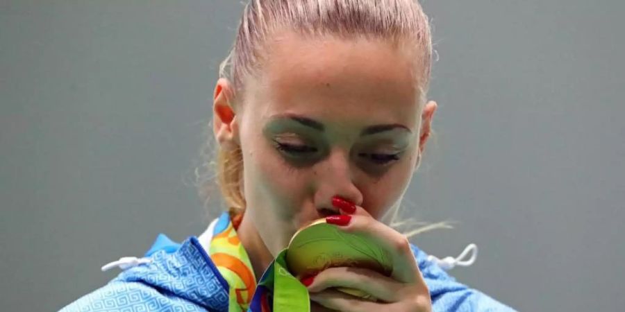 Wird als erste Frau das Olympische Feuer in Olympia übernehmen: Anna Korakak. Foto: Armando Babani/EPA/dpa