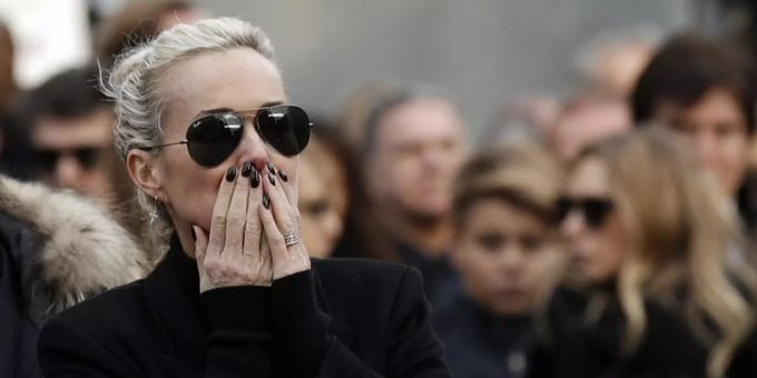 Gemäss dem Magazin «Oops!» hätte sich LæticiaHallyday mit dem Coronvirus infiziert. Læticia Hallyday