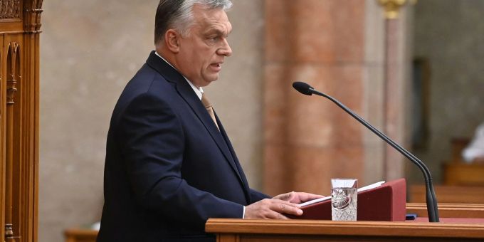 Der ungarische Ministerpräsident Viktor Orban will eine Volksbefragung zu den russischen Sanktionen durchführen lassen. Der ungarische Ministerpräsident Viktor Orban will eine Volksbefragung zu den russischen Sanktionen durchführen lassen.
