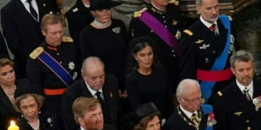 Sofía, Juan Carlos I., Letizia und Felipe VI. (2. Reihe)