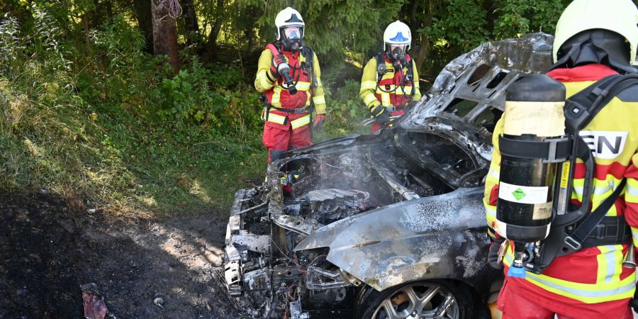 Das Auto wurde beim Brand total zerstört