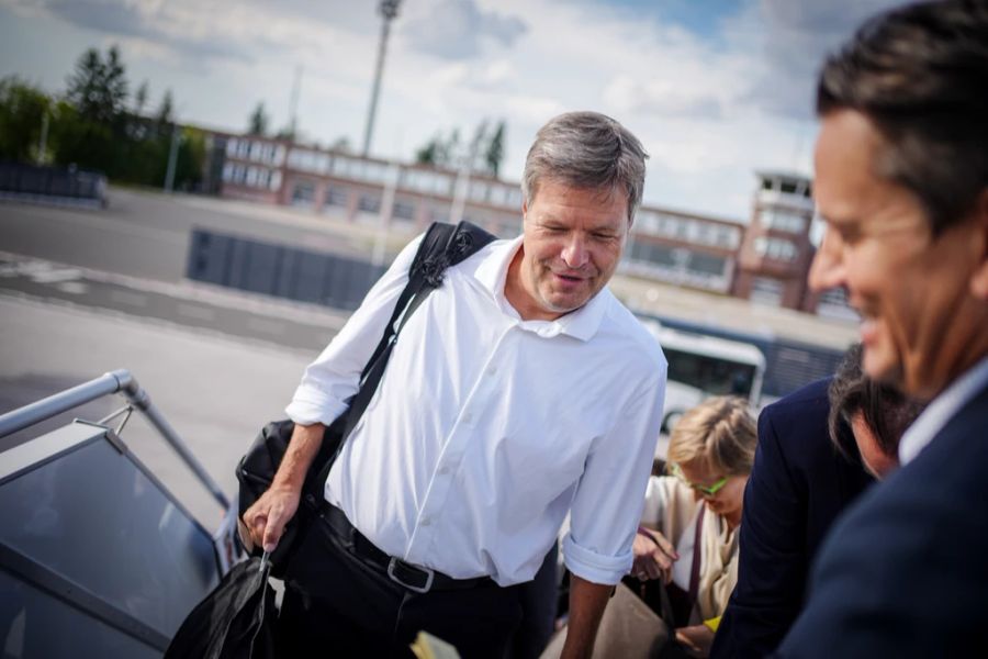 Der Verzicht aufs Masketragen hat Wirtschaftsminister Robert Habeck Kritik eingebracht.