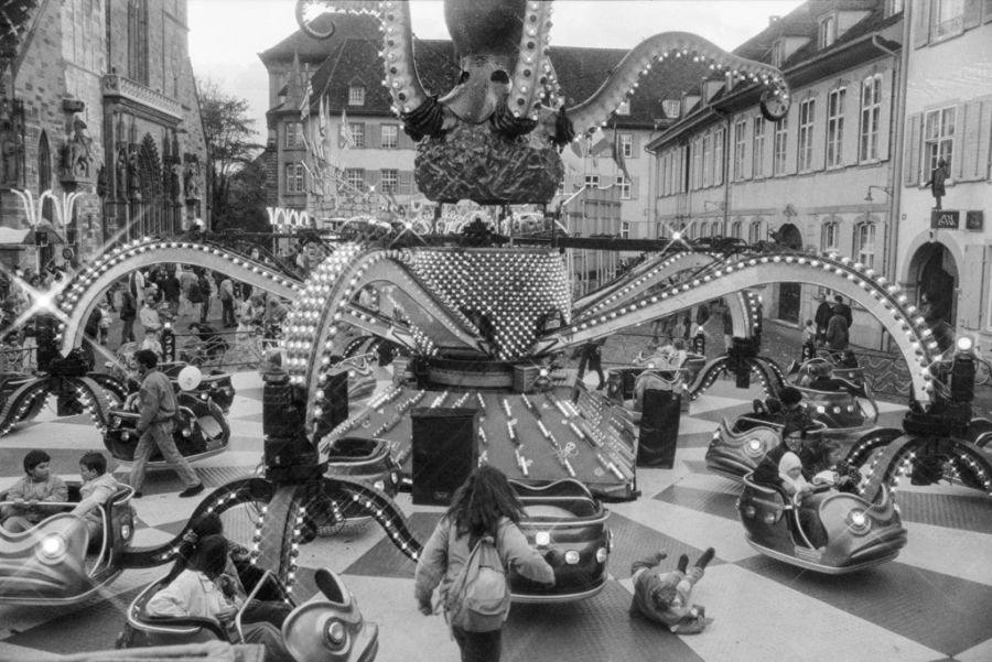 Die Herbstmesse ist der älteste Jahrmarkt der Schweiz. Hier eine Aufnahme vom «Kraken» aus dem Jahre 1990.