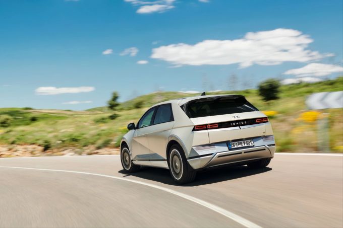 Dank der konstant hohen Ladeleistung verkürzt der Ioniq 5 die Stopps an der Säule so gut wie kaum ein Konkurrent 2022 Hyundai Ioniq 5