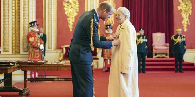Prinz William zeichnet die Schauspielerin Vanessa Redgrave aus. prinz william