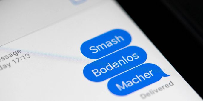 Die Jugendwörter des Jahres 2022 «Smash», «Bodenlos» und «Macher» stehen auf dem Bildschirm eines Tablets. Die Jugendwörter des Jahres 2022 «Smash», «Bodenlos» und «Macher» stehen auf dem Bildschirm eines Tablets.