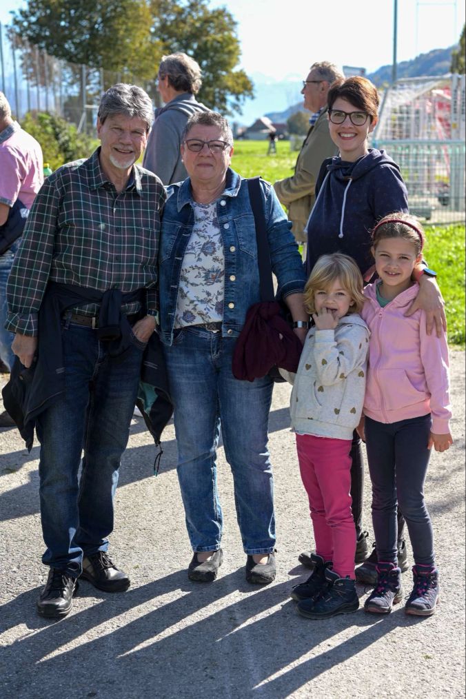 Ändu und Sonya Brunner mit Tochter Sandra und den Enkelinnen Sophie und Celina.