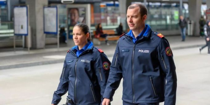 Zwölf Kantonspolizeien sowie Stadt- und Gemeindepolizeien beschaffen gemeinsam eine neue Arbeitsuniform. Uniform Kantonspolizei Zürich