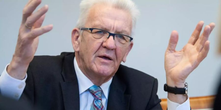 Baden-Württembergs Ministerpräsident Winfried Kretschmann ärgert sich über den Trainerverschleiss des VfB Stuttgart. Foto: Sebastian Gollnow
