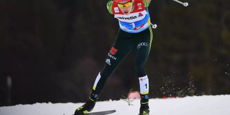 Eric Frenzel und Fabian Riessle gehen für das deutsche Team an der Start des Team-Sprints der Kombinierer. Foto: Hendrik Schmidt