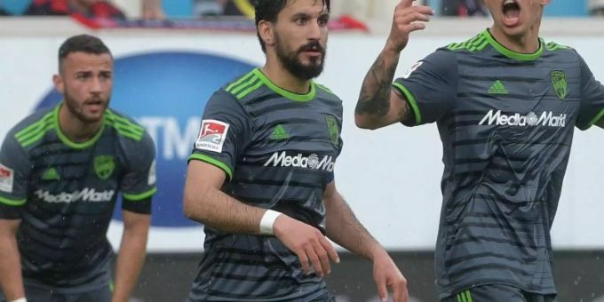 Fatih Kaya, Almog Cohen und Sonny Kittel (l-r) hoffen mit dem FC Ingolstadt auf den Klassenerhalt. Foto: Stefan Puchner Fatih Kaya, Almog Cohen und Sonny Kittel (l-r) hoffen mit dem FC Ingolstadt auf den Klassenerhalt. Foto: Stefan Puchner