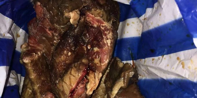 «En Guete»: Das in Zürich sichergestellte Buschfleisch. Sichtbar sind noch die Schuppen des Weissbauchschuppentiers, einer geschützten Tierart. «En Guete»: Das in Zürich sichergestellte Buschfleisch. Sichtbar sind noch die Schuppen des Weissbauchschuppentiers, einer geschützten Tierart.