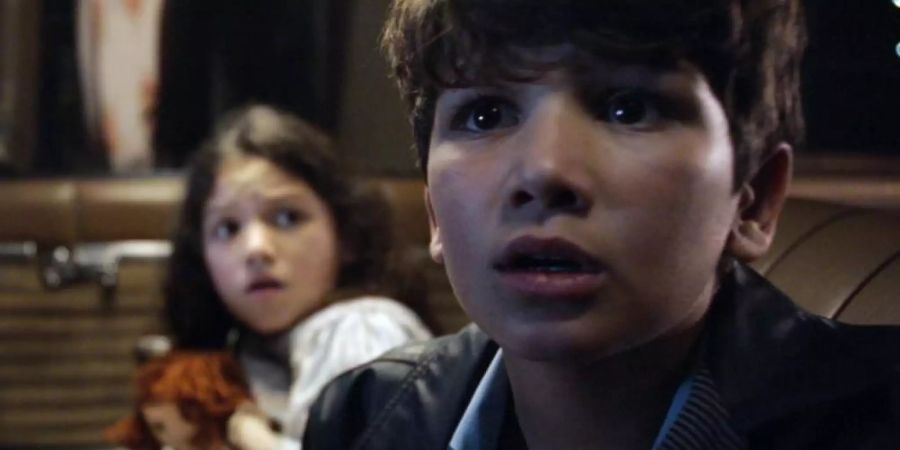 «Lloronas Fluch»: Samantha (Jaynee-Lynne Kinchen) und Chris (Roman Christou) sind in Gefahr. Foto: Warner Bros. Entertainment