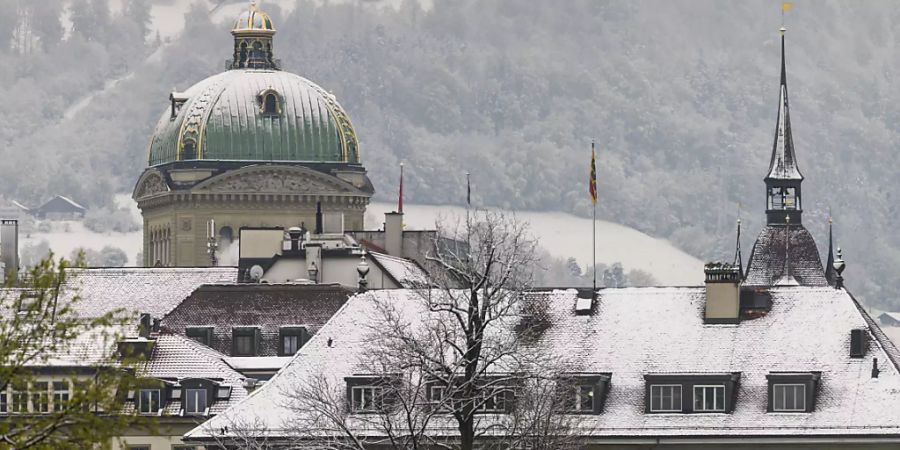 Historische Schneemenge im Mai: Bern mit der Bundeshauskuppel am Sonntagmorgen.