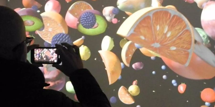 Eine Arbeit der Künstlerin Jennifer Steinkamp ist in der Ausstellung «Impeach» in der Galerie Lehmann Maupin in New York zu sehen. Steinkamp greift damit Diskussionen um das mögliche Amtsenthebungsverfahren («Impeachment») gegen US-Präsident Trump auf. Foto: Johannes Schmitt-Tegge