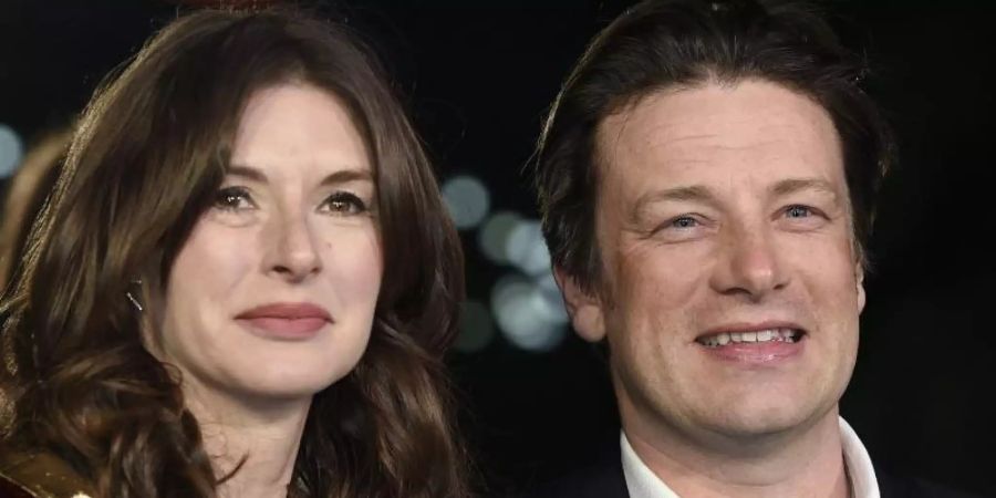 Jamie Oliver und seine Frau Jools lieben Kinder über alles. Foto: Facundo Arrizabalaga/EPA/dpa