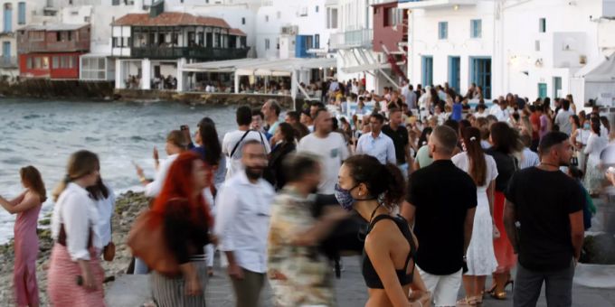 In Mykonos ist die Sperrstunde wegen des Coronavirus wieder aufgehoben. (Archivbild) Mykonos Coronavirus