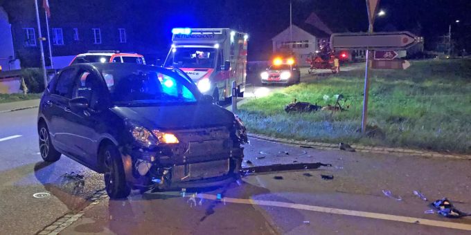 Der Motorradfahrer wurde schwer verletzt. Unfall