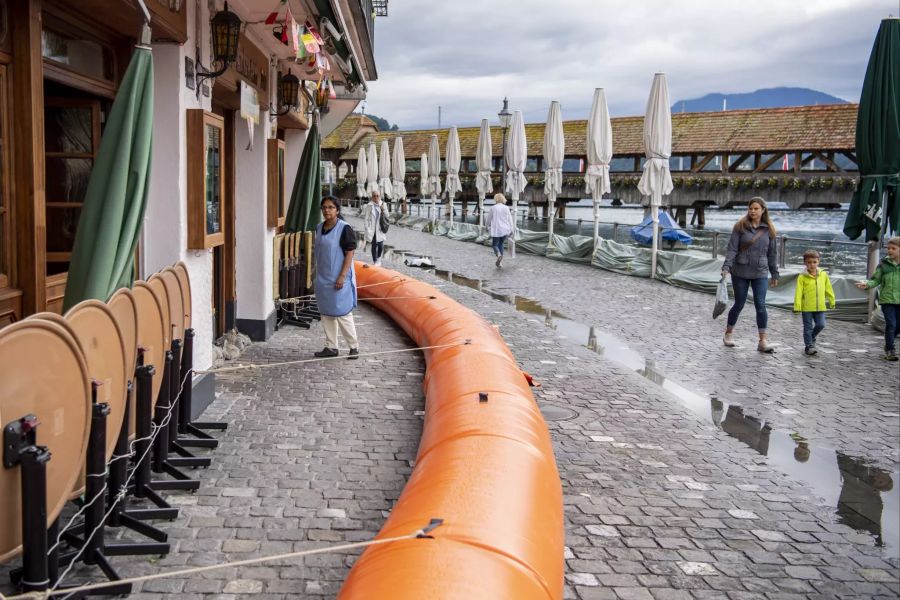 UNWETTER, REGEN, FLUSS, UEBERSCHWEMMUNG, WASSER, HOCHWASSER,