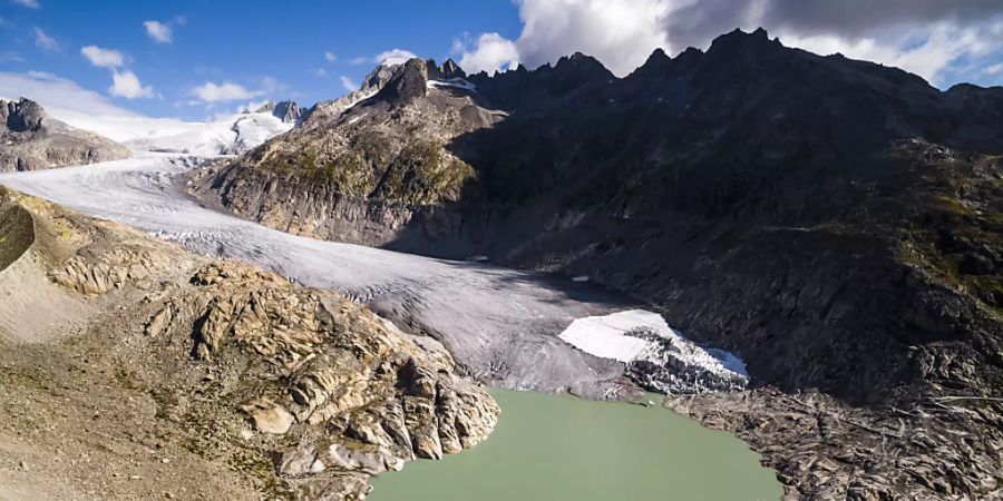 Der See am Fusse des Rhonegletschers ist nur ein Beispiel dafür, wie sich das Landschaftsbild in den Alpen im Zuge des Klimawandels verändert. (Archivbild)