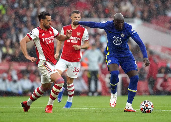 Romelu Lukaku (rechts) schiesst bei seinem Chelsea-Comeback den Rivalen ab. Arsenal