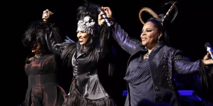 ARCHIV - Patti LaBelle (l-r), Nona Hendryx und Sarah Dash von der Gruppe LaBelle. Dash, die mit dem Hit «Lady Marmelade» berühmt wurde, ist am Montag im Alter von 76 Jahren gestorben. sarah dash