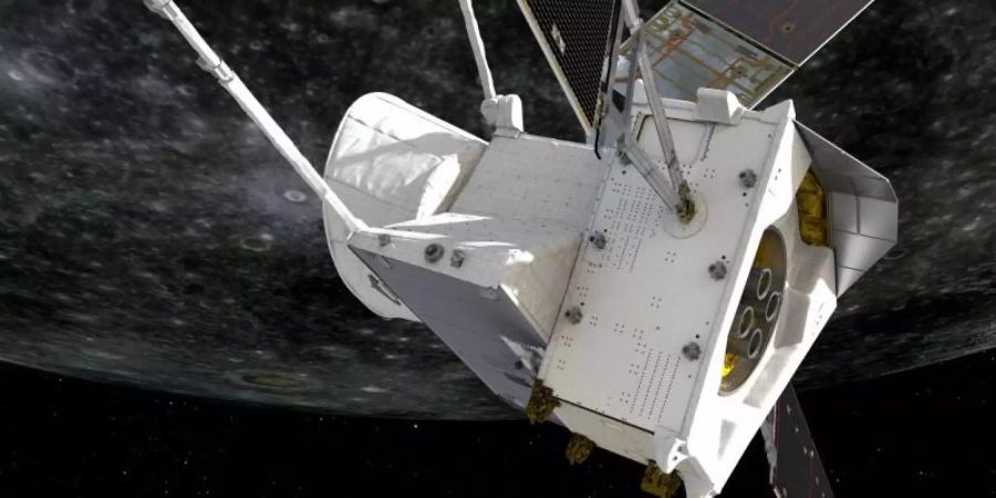 Die Merkur-Sonde «BepiColombo» wird am frühen Samstagmorgen am innersten Planeten des Sonnensystem vorbeisausen. Foto: ESA/ATG medialab/dpa/Illustration