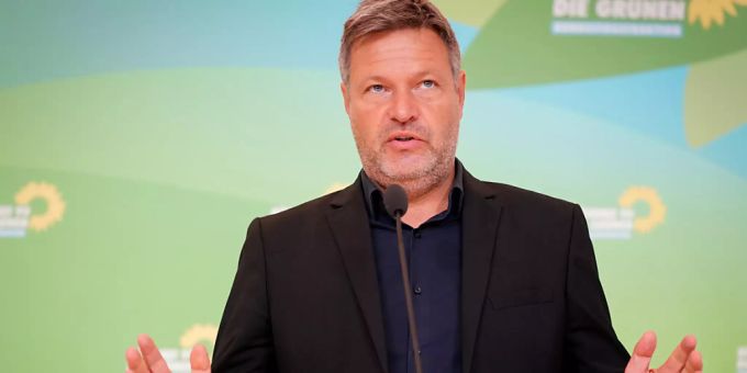 Robert Habeck, Bundesvorsitzender von Bündnis 90/Die Grünen, macht deutlich, dass erst nach den Koalitionsverhandllungen personelle Entscheidungen getroffen werden. Foto: Kay Nietfeld/dpa Robert Habeck, Bundesvorsitzender von Bündnis 90/Die Grünen, macht deutlich, dass erst nach den Koalitionsverhandllungen personelle Entscheidungen getroffen werden. Foto: Kay Nietfeld/dpa
