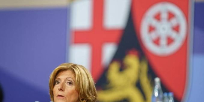 Die rheinland-pfälzische Ministerpräsidentin Malu Dreyer (SPD) regiert zusammen mit FDP und Grünen. Foto: Frank Rumpenhorst/dpa Die rheinland-pfälzische Ministerpräsidentin Malu Dreyer (SPD) regiert zusammen mit FDP und Grünen. Foto: Frank Rumpenhorst/dpa