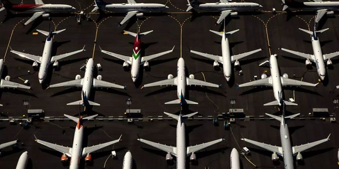 Ein Gericht im US-Bundesstaat Delaware hat eine Klage von Aktionären gegen den Flugzeug-Hersteller Boeing im Zusammenhang mit zwei Abstürzen von Maschinen des Typs 737 Max zugelassen. (Symbolbild) Ein Gericht im US-Bundesstaat Delaware hat eine Klage von Aktionären gegen den Flugzeug-Hersteller Boeing im Zusammenhang mit zwei Abstürzen von Maschinen des Typs 737 Max zugelassen. (Symbolbild)