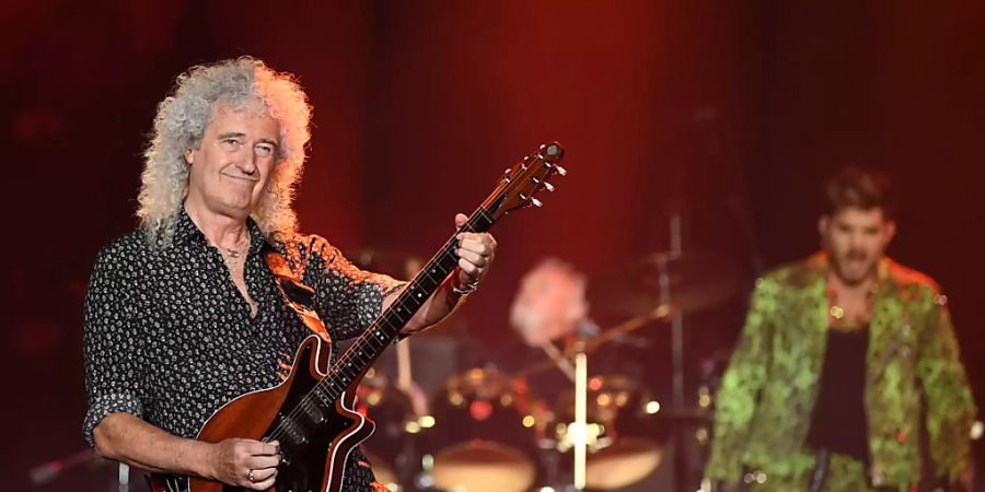 Brian May (left) and Adam Lambert of Queen performs during the Fire Fight Australia bushfire relief concert at ANZ Stadium in Sydney, Sunday, February 16, 2020. (AAP Image/Joel Carrett) NO ARCHIVING