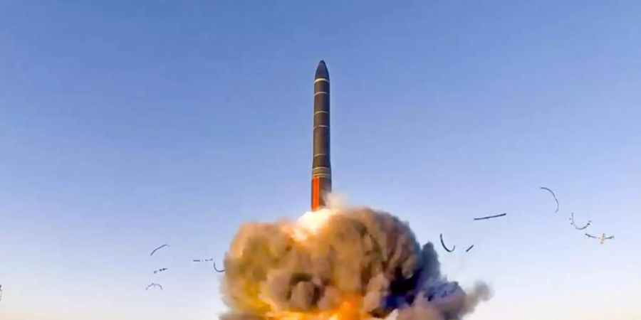 Interkontinental-Raketentest in einer Anlage in Plesetsk im Nordwesten Russlands (Symbolbild). Experten aus den USA und aus Russland sind in Genf zusammengekommen, um «sich kennenzulernen und ein grundlegendes Einvernehmen zu finden». Foto: -/Russian Defense Ministry Press Service/AP/dpa