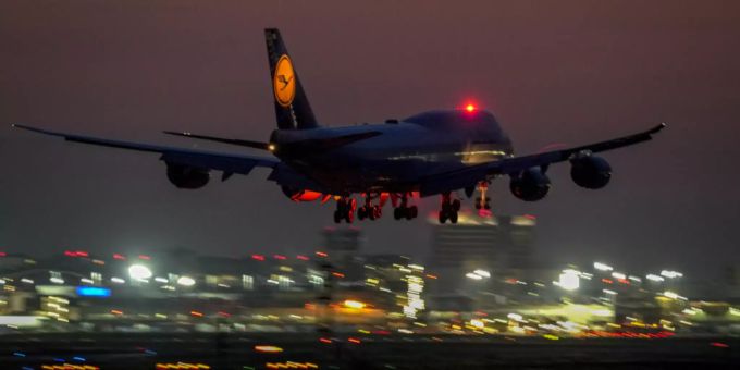 Die Lufthansa will ihr fliegendes Personal ebenfalls vollständig gegen Corona impfen lassen. Lufthansa