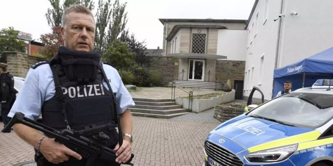Zum jüdischen Feiertag Jom Kippur hat nach offiziellen Angaben die Gefahr eines Angriffs auf die Synagoge bestanden. Hagen