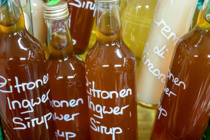 Zitronen Ingwer Sirup aus der Region.