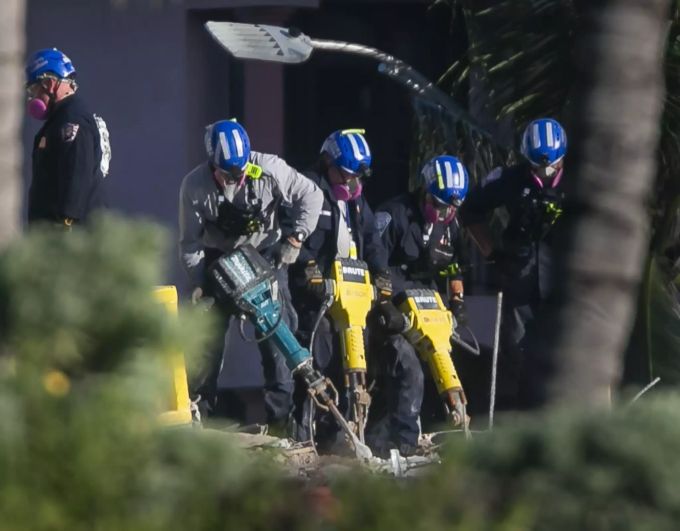 Die Suche nach Vermissten in Miami wird vorübergehend unterbrochen. Building Collapse Miami