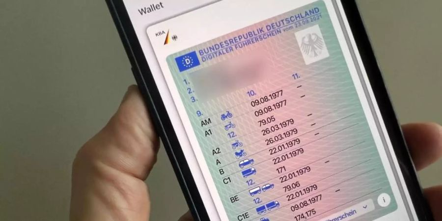 Der digitale Führerschein soll unter anderen die Anmietung von Mietwagen oder auch die Inanspruchnahme von Carsharing-Angeboten erleichtern. Foto: Christoph Dernbach/dpa