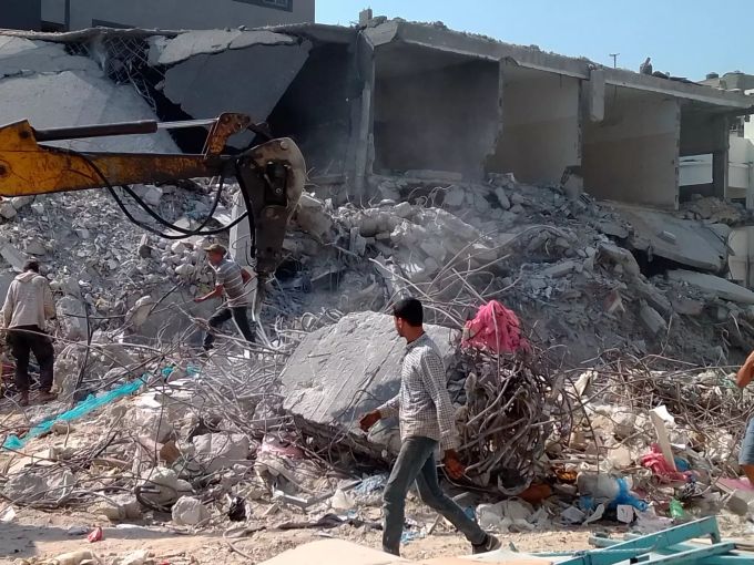 Ein durch israelische Raketen zerstörtes Gebäude in Palästina. Gebäude
