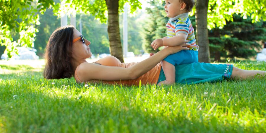 Wald, Mama und Baby, Spiel, Gras, Sommer, Natur