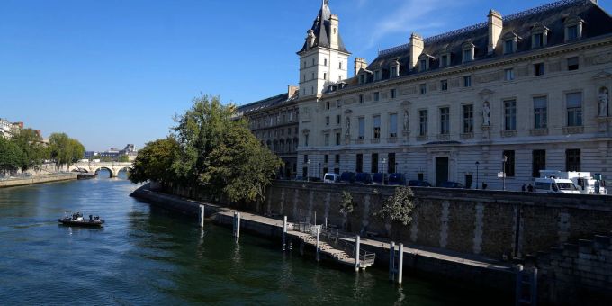 Justizpalast in Paris. Ein 38-jähriger Fotograf soll 17 Frauen bei Fotoshootings sexuell missbraucht haben. (Symbolbild) Justizpalast in Paris