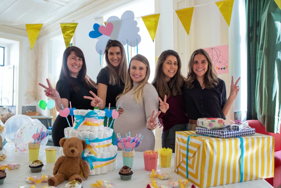 Bei der sogenannten Babyshower geht es darum, die werdende Mama mit Geschenken zu überhäufen. (Symbolbild)